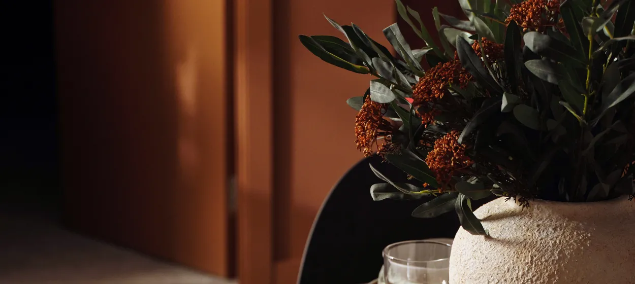 Tura Leeds. Detail of dining table.