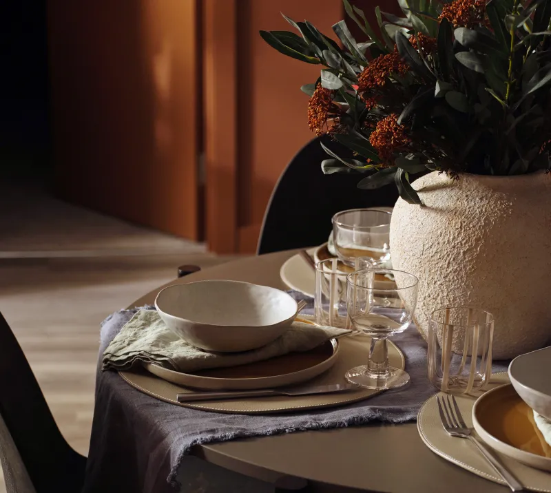 Tura Leeds. Detail of dining table.